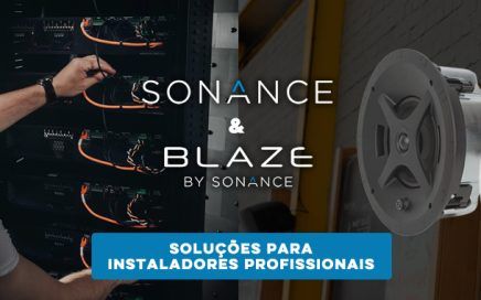 Banner promocional com técnico a instalar colunas Blaze e Sonance Audio.
