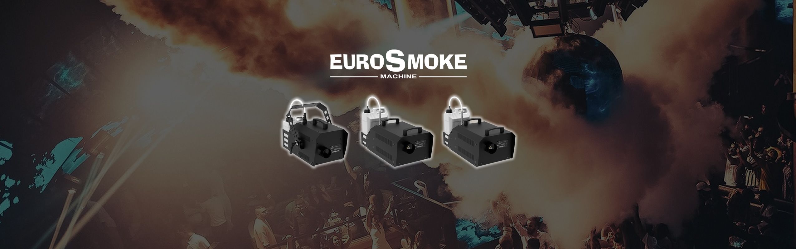 Máquinas de fumo Eurosmoke e acessórios expostos para promoção de produtos de efeitos especiais.
